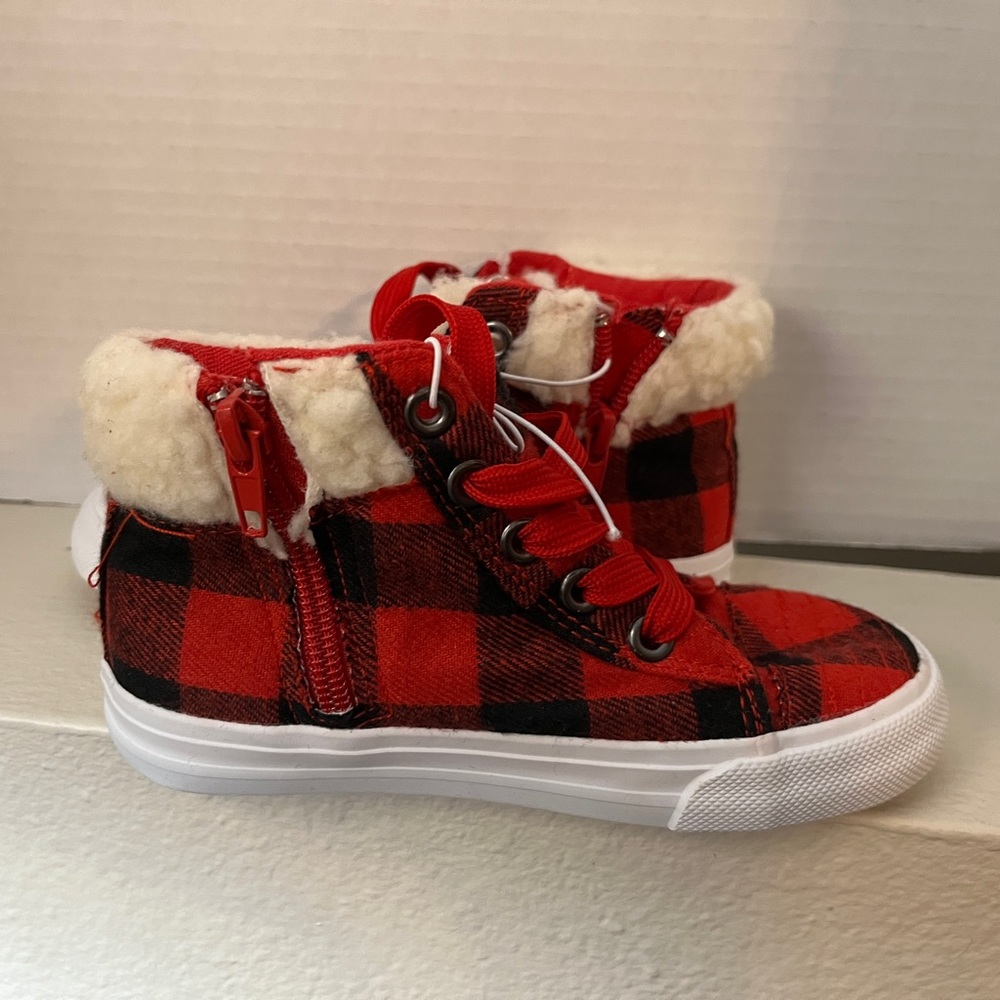 🐠US Sport. Kids. Size  10. And 11.Red and Black. Side Zipper. New With Tags.